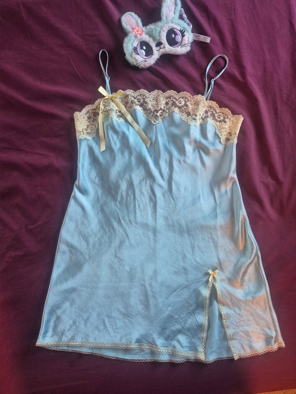 Victtoria's Secret Nightie & Cute sleep Mask - Picture 2 of 7